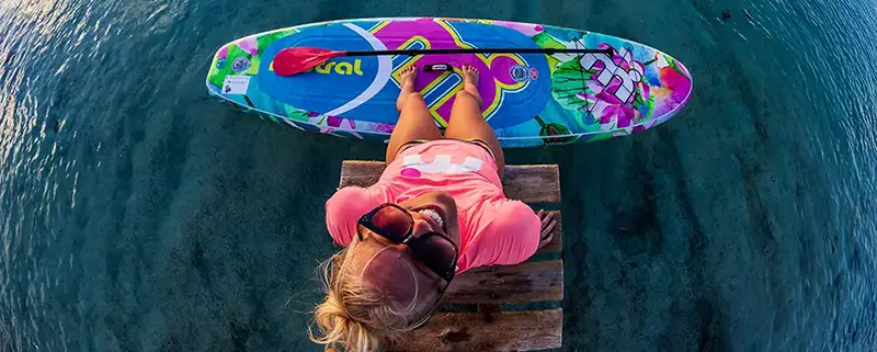 موج سواری در ازمیر دختر پیرهن صورتی